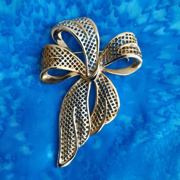 Park Lane Two-tone Bow Brooch - Picture 1 of 2